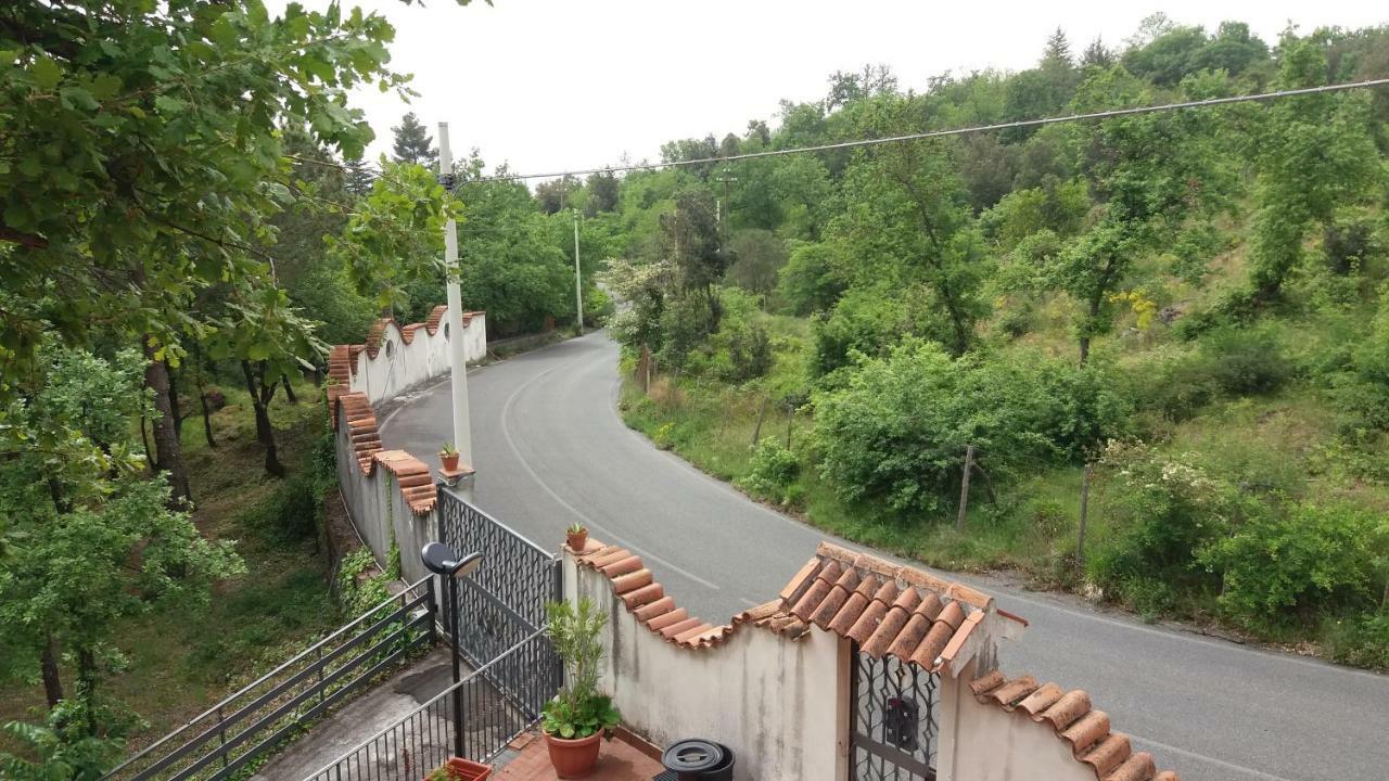 B&B Le Tre Rose Di Maria Pedara Extérieur photo